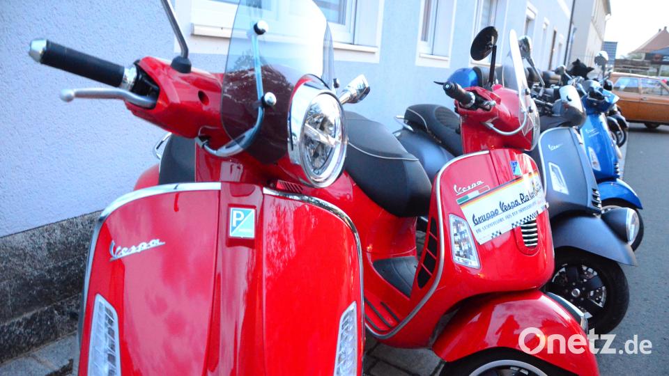 Vespas in Rot. Bild: Kunz