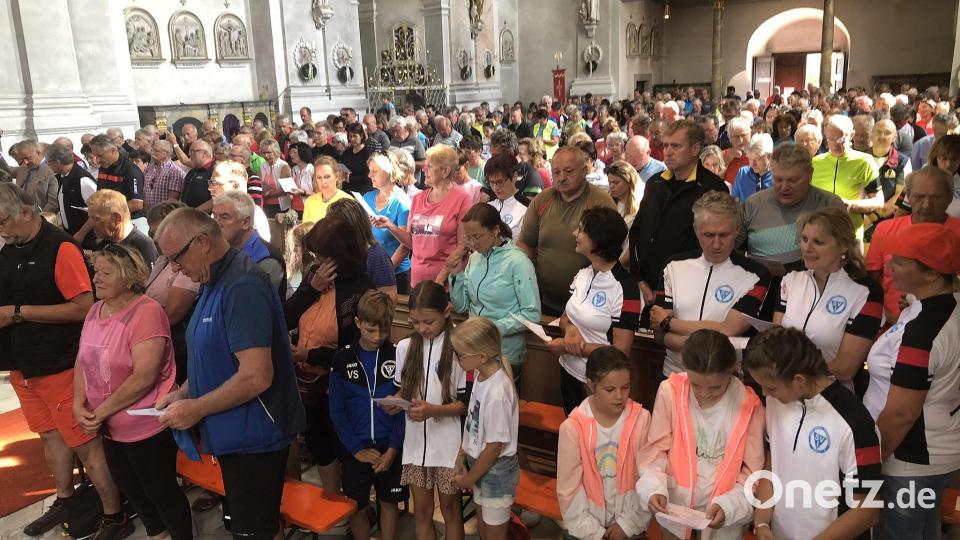 Mehr als 400 Gläubige kamen zum Festgottesdienst anlässlich der neunten Radwallfahrt in Fuchsmühl. Bild: wro