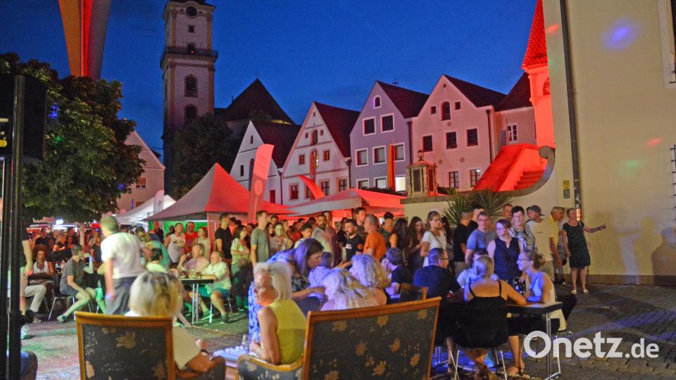 Bei &quot;Weiden träumt&quot; am kommenden Freitag wird die Innenstadt wieder eine große Flanier- und Genussmeile Archivbild: Gabi Schönberger