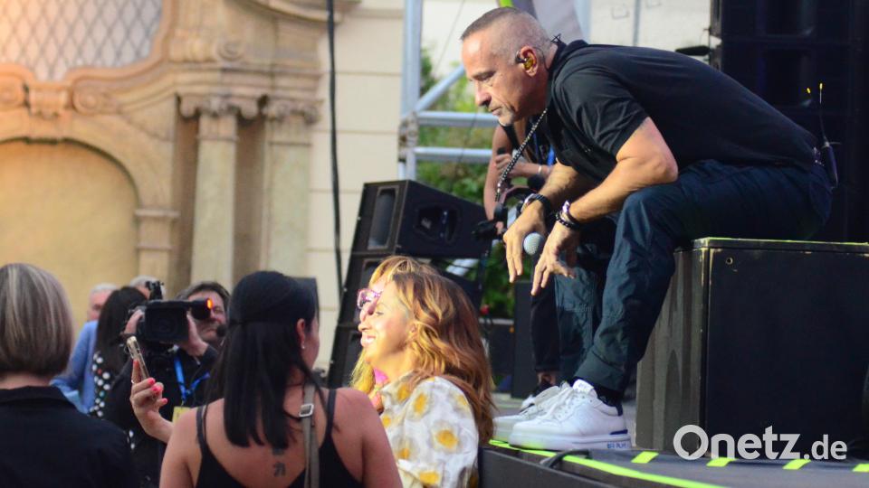 Eros wartet auf die Fans. Bild: Kunz