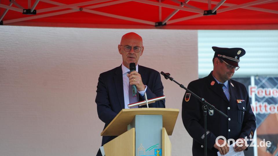 Regierungspräsident Walter Jonas bei seiner Ansprache in Schnaittenbach. Bild: Andreas Brückmann