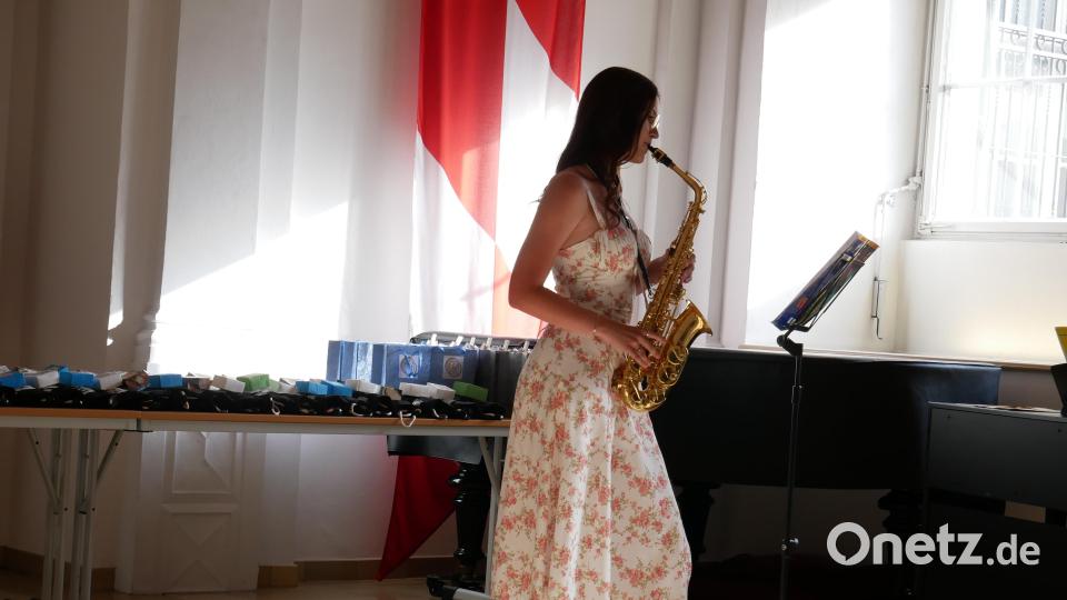 Lenya Müller erhielt für das Musikstück &quot;To be with you&quot; mit dem Saxophon ebenfalls viel Applaus. Bild: hmr