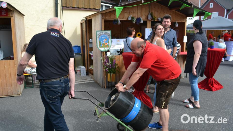 Nachschub muss her, Stammtisch &quot;Mia san Mia&quot; rollt ein neues Fass Zoigl an. Bild: kki