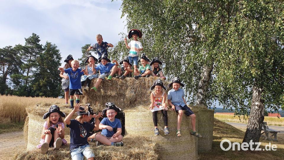 Die Kinder in Hauxdorf bei Familie Tretter. Bild: Kindergarten Kunterbunt Erbendorf/exb