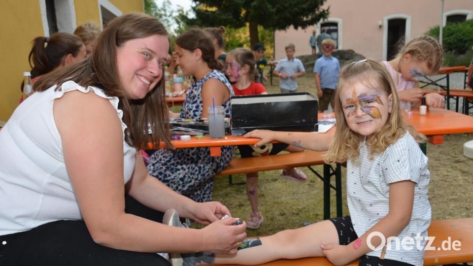 Mit einem Pontifikalgottesdienst und dem anschließenden Pfarrfest feierten die Leuchtenberger den Abschluss der Innenrenovierung der Pfarrkirche St. Margareta. Bild: dob