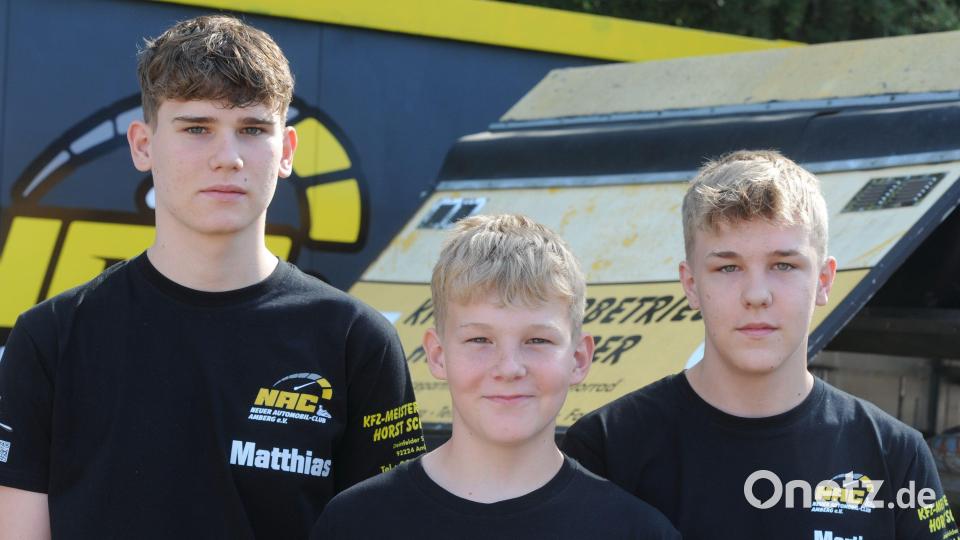 Die Scherer-Brüder Matthias, Manuel und Martin (vonlinks) sind in der laufenden Kart-Slalom-Saison die erfolgreichsten Kart-Junioren des NAC Amberg. Bild: Gerhard Franz