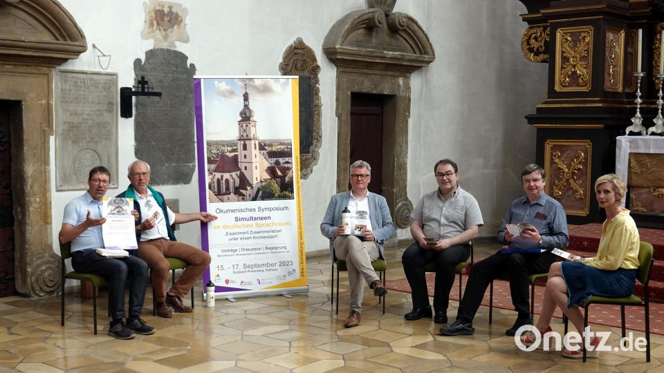 Das Vorbereitungskomittee (von links): Stadtheimatpfleger Markus Lommer, Pfarrer Hans-Peter Pauckstadt-Künkler, Bürgermeister Michael Göth, Pfarrer Herbert Mader, Pfarrer Roland Kurz und Angela Thar. Bild: gac