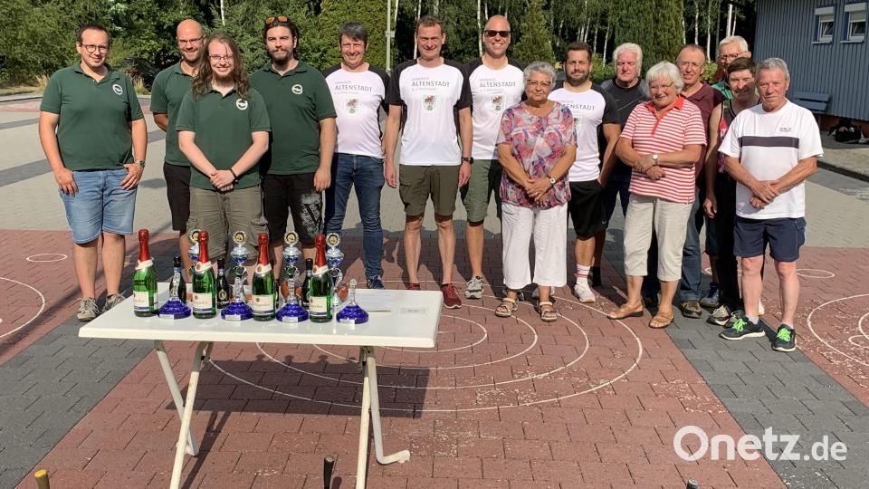 Die teilenehmenden Mannschaften Bild: adj