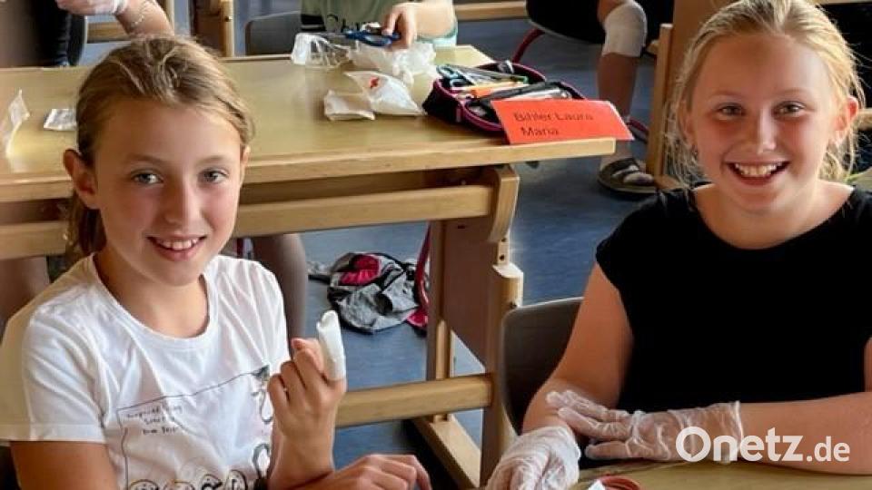 Die Buben und Mädchen der 4. Klasse der Grundschule Krummennaab sind nun Juniorhelfer. Bild: Carmen Koller-Schraml/exb