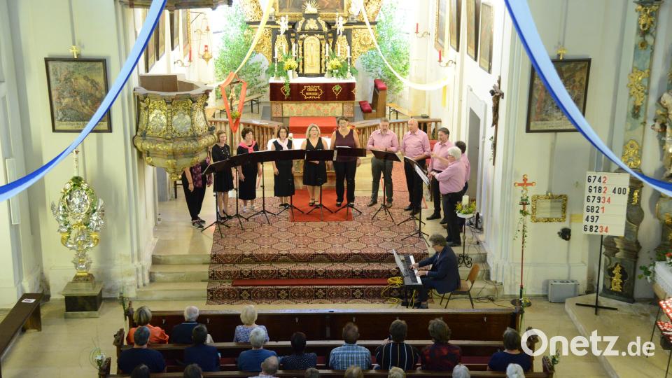 Die Besucher waren vom Auftritt von &quot;ChorDiSono&quot; begeistert und dankten mit Standing Ovations. Bild: bey