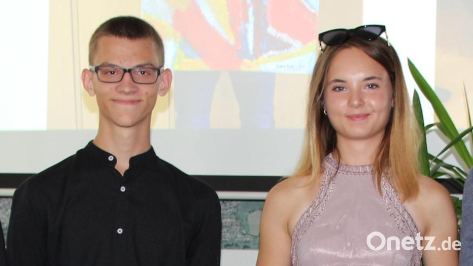 Die Klassenbesten der R9: Cyprian Bockowski und Sophie Hartmann. Bild: Martin Müllhofer/exb