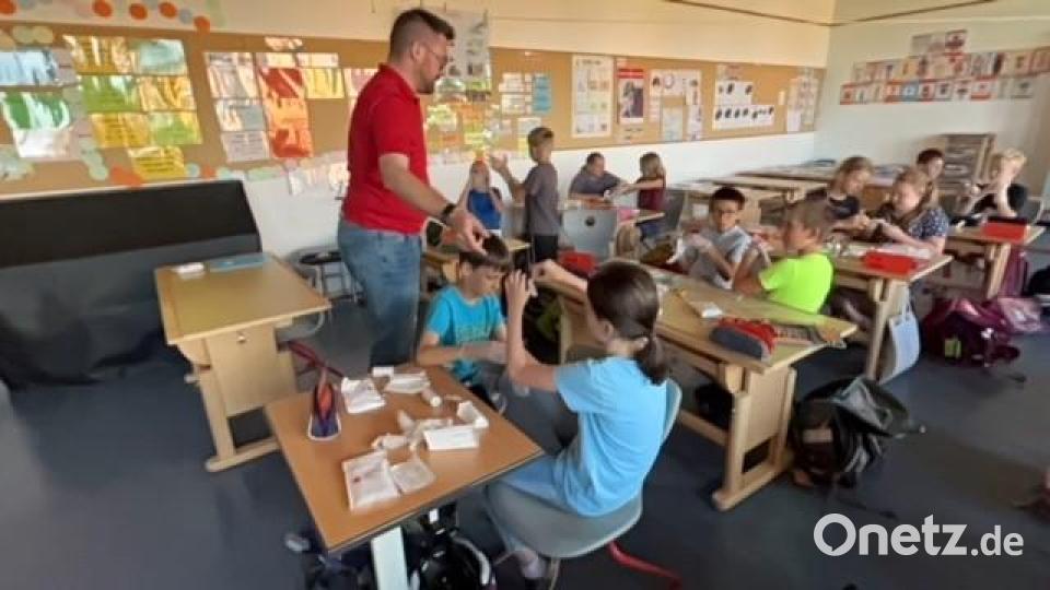 Die Buben und Mädchen der 4. Klasse der Grundschule Krummennaab sind nun Juniorhelfer. Bild: Carmen Koller-Schraml/exb