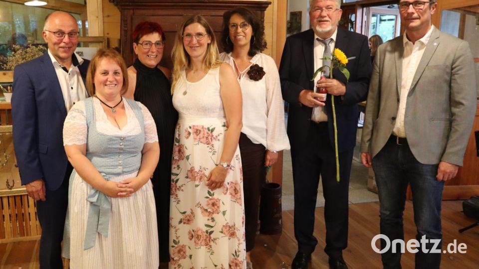 Jahrgangsbeste ist Claudia Zwack mit 1,0. Marion Fellner und Alexandra Kellner schließen jeweils mit 1,2 ab. Bild: Roland Kusche
