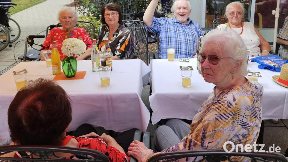 Viel Spaß hatten die älteren Leute beim Sommerfest im Senioren Wohn- und Pflegeheim. Ein willkommener und abwechslungsreicher Tag. Bild: exb/BRK