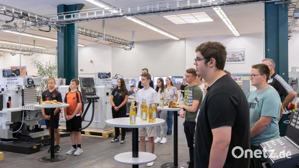 Preise für Schülerinnen und Schüler verliehen. Bild: Thomas Völkl/exb