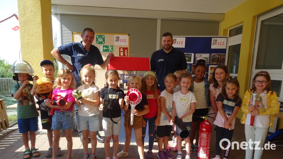 Besuch von der Feuerwehr Konnersreuth bekamen die Vorschulkinder im örtlichen Kinderhaus. Bild: Kinderhaus Konnersreuth/exb