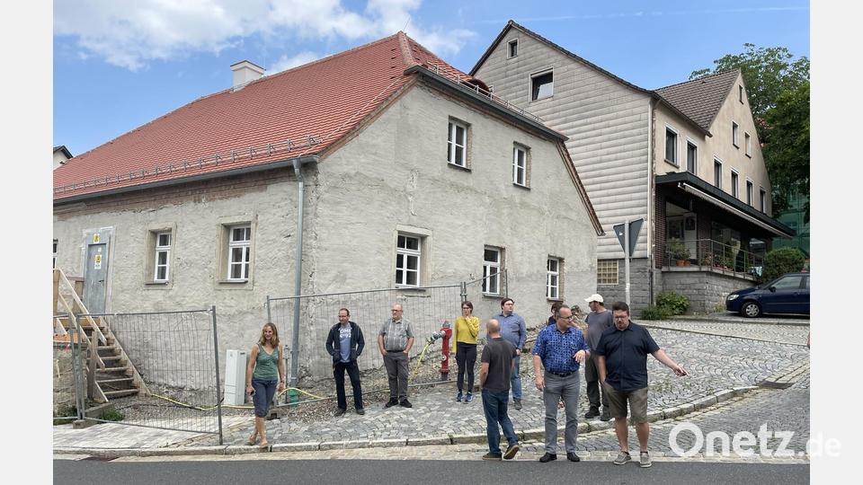 Der Markt Tännesberg präsentiert das künftige Haus der Biodiversität am Marktplatz. Bild: Josef Glas