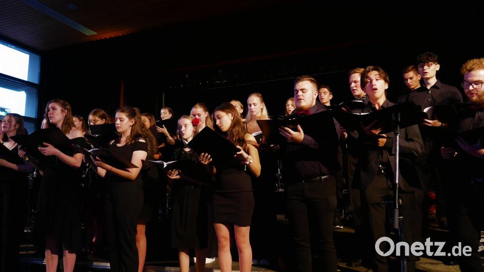 Der Gemischte Chor überzeugte beim Sommerkonzert mit &quot;Into The Unknown&quot; und einem &quot;Hamilton&quot;-Medley. Bild: jgr