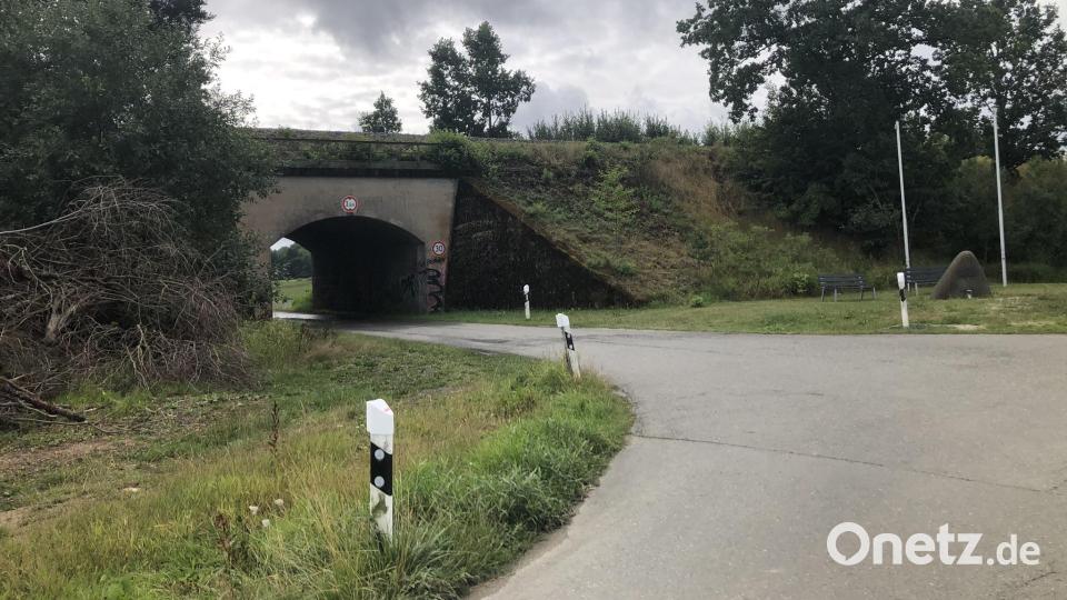 An dieser Stelle zwischen Wiesau und den Waldseen bei Schönhaid hat sich am Freitagabend ein Unfall ereignet. Bild: wro
