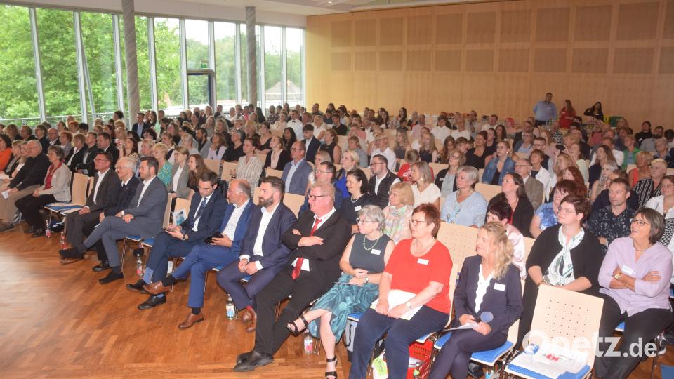 Abschlussfeier in der Stadthalle Neustadt/WN der Berufsfachschule für Pflege und Altenpflege des BRK. Bild: fz
