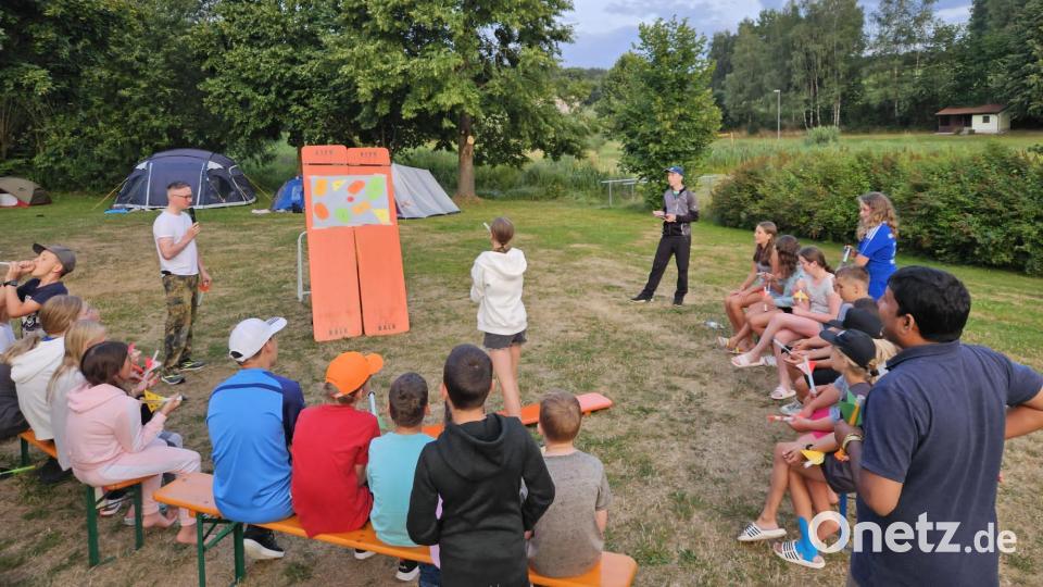 Unterhaltsame Spiele sind beim Zeltlager der Ministranten vor allem auch dazu da, sich gegenseitig kennenzulernen. Bild: bey