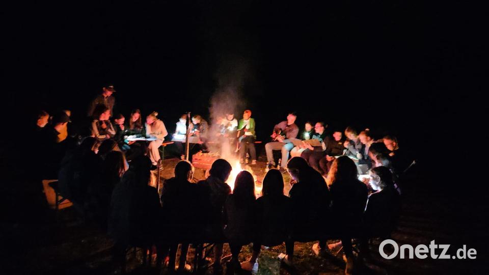 Das Lagerfeuer am ersten Abend des Zeltlager gehört dazu sich gegenseitig kennenzulernen. Bild: bey