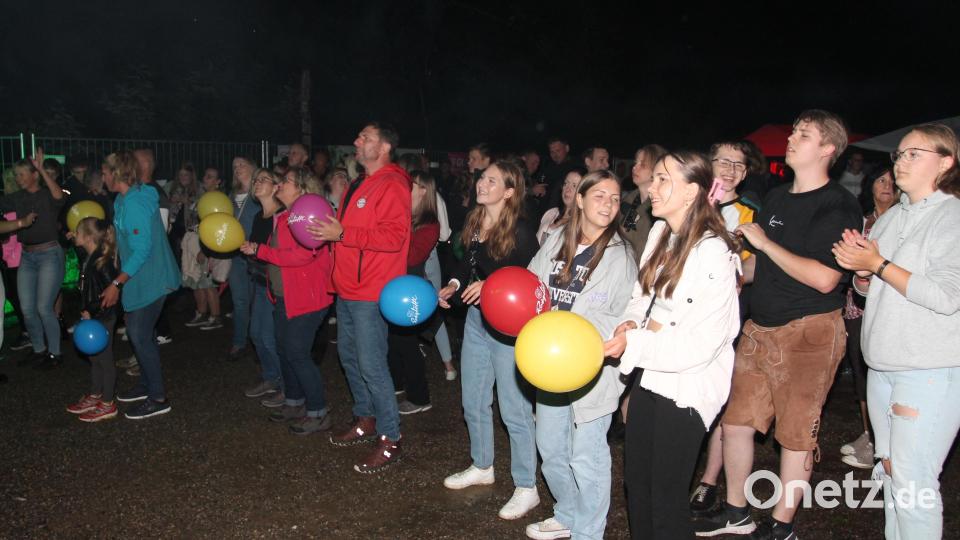 Das Publikum geht mit Begeisterung mit. Bild: pi