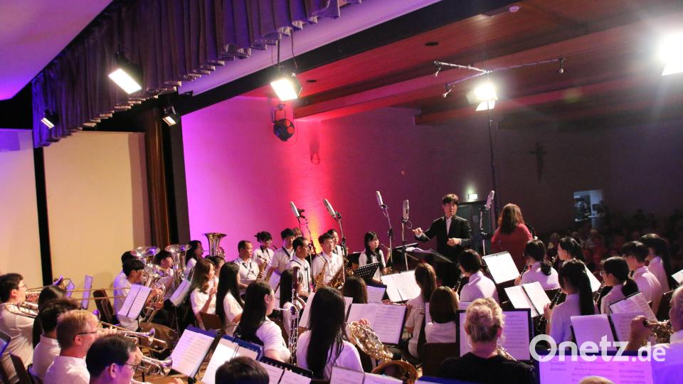 Dirigent Jeon Gae gbt den Ton an. Bild: sne