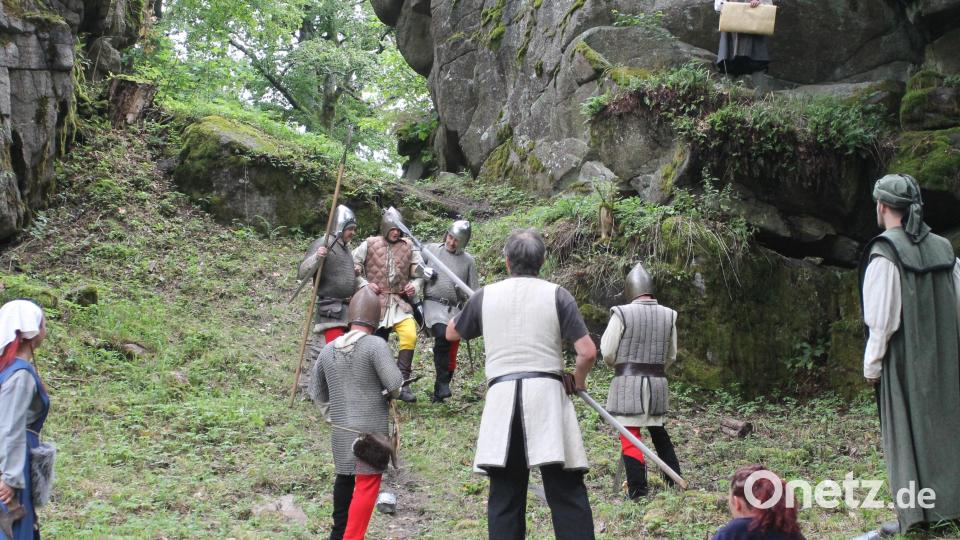 Die Gruppe „Zlatý Grál“ lässt die Erstürmung der Burg vor 525 Jahren aufleben. Bild: pi