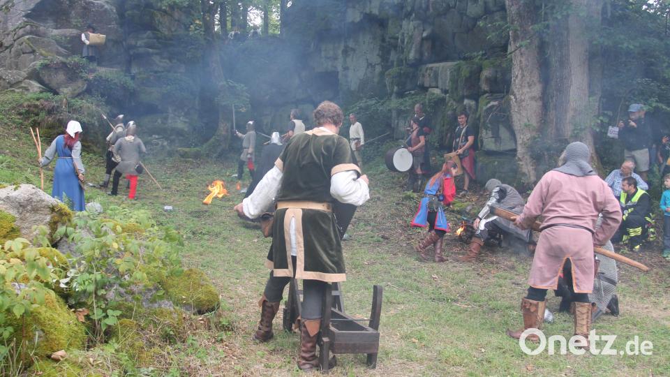 Die Gruppe „Zlatý Grál“ lässt die Erstürmung der Burg vor 525 Jahren aufleben. Bild: pi