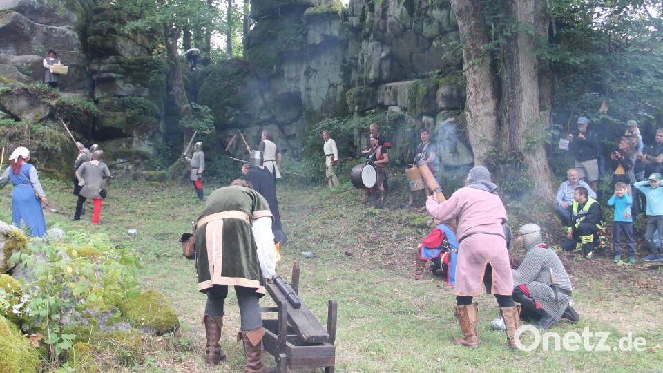 Die Gruppe „Zlatý Grál“ lässt die Erstürmung der Burg vor 525 Jahren aufleben. Bild: pi