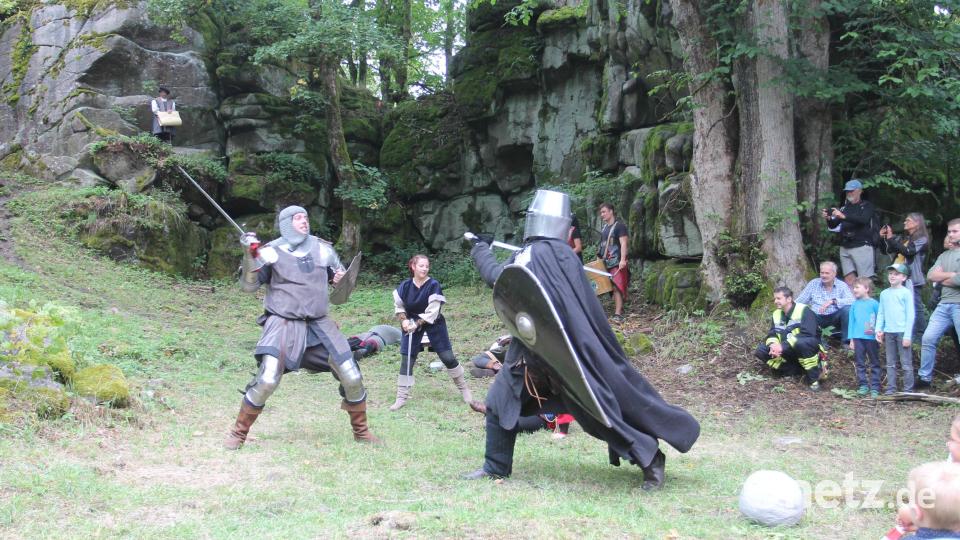 Die Gruppe „Zlatý Grál“ lässt die Erstürmung der Burg vor 525 Jahren aufleben. Bild: pi