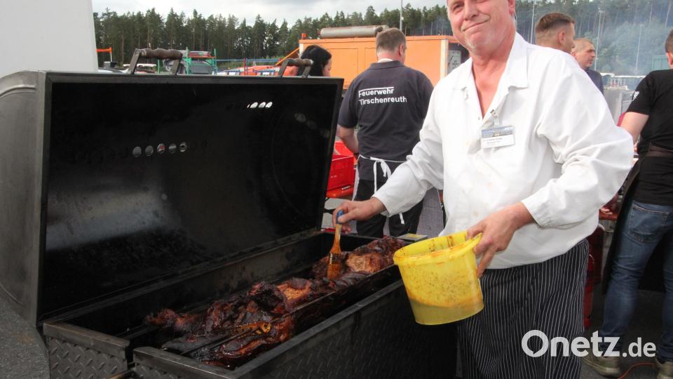 Es gab auch Schwein am Spieß. Bild: kro