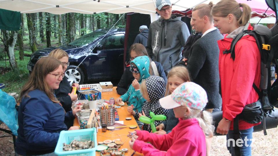 Beim Markttreiben gibt es auch für die Kinder viel zu entdecken. Bild: pi