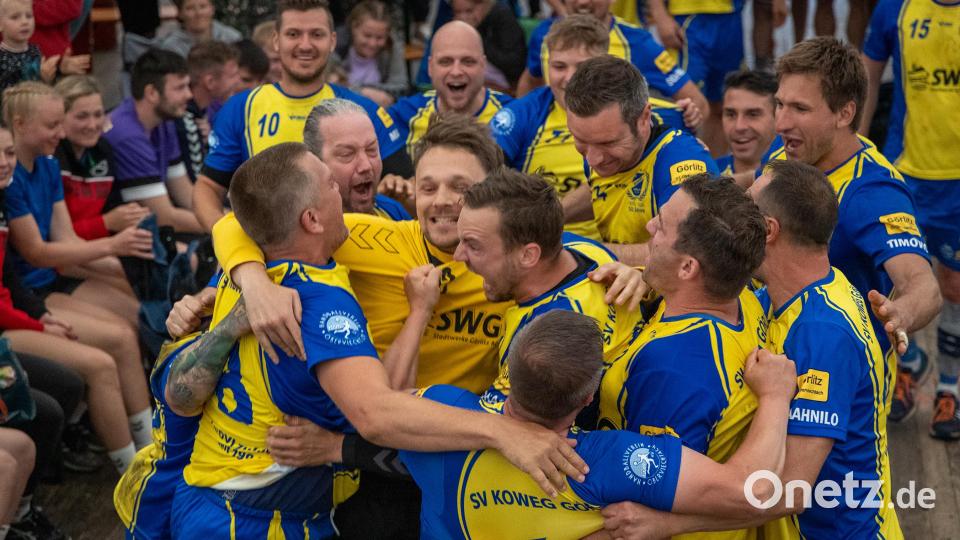 Die Freude beim SV Koweg Görlitz war riesengroß. Denn sie gewannen das Turnier seit 1994 nun zum vierten Male und sind damit alleiniger Rekordhalter. Bild: Guenter Uschold