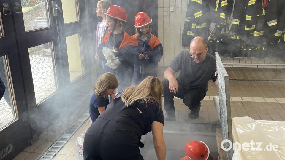Beim Ferienprogramm der Gemeinde Ebnath mussten an verschiedenen Stationen Rätsel gelöst werden. Bild: Josef Söllner/exb