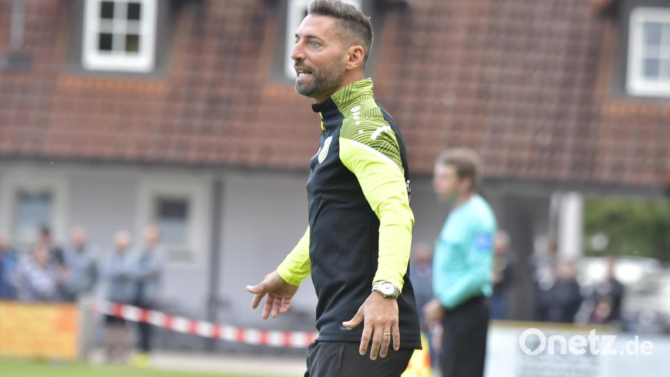 Der SV Hahnbach hat gegen die Würzberger Kickers gespielt. Hier Trainer Ilker Caliskan Bild: Hubert Ziegler