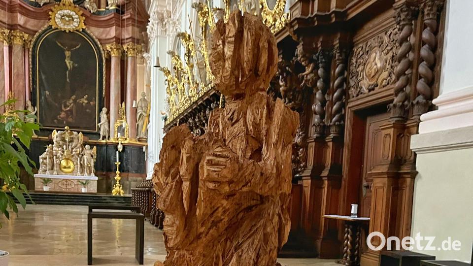 &quot;Tragen und getragen werden&quot; – so der Titel der Arbeit von Andreas Kuhnlein. Bild: Ferdinand Sperber/exb