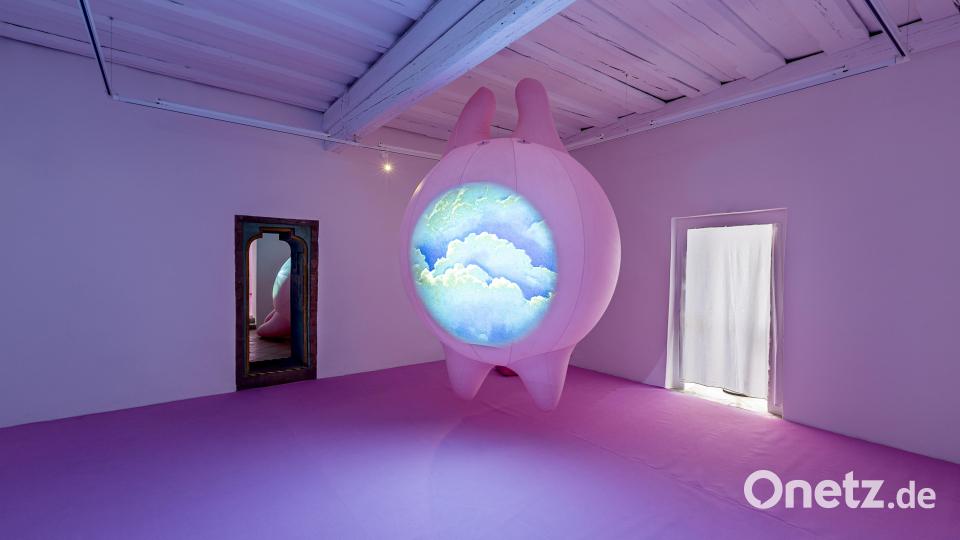 Neben der Installation an sich ist auch der Dialog zwischen zeigenössischer Kunst und historischem Gebäude spannend. Bild: Marcus Rebmann/exb