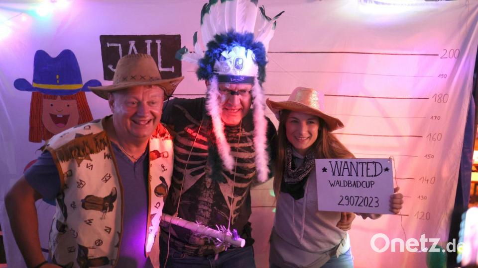 Für die Wild West-Party haben sich die Spieler in Schale geworfen. Bild: Michael Klement