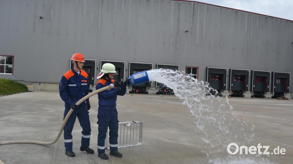 Wasser fließt, der Löschaufbau passt, Prüfungsteil bestanden. Bild: kki