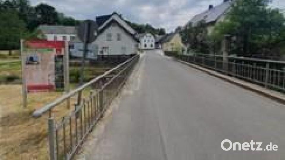 Eine Sanierung der Brücke in der Ortsmitte von Pullenreuth rentiert sich nicht mehr - sie muss neu gebaut werden. Bild: VG Neusorg/exb