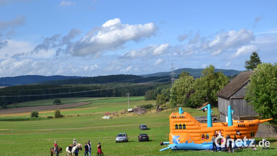 ...auf dem Rücken der Pferde eine Runde drehen. Bild: gi