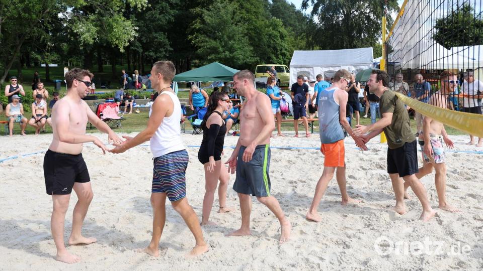 Ein faires Ende: Die &quot;Pop-Up Blocker&quot; zogen den Kürzeren gegen die &quot;Sandäcke&quot; (hinten). Bild: Michael Klement
