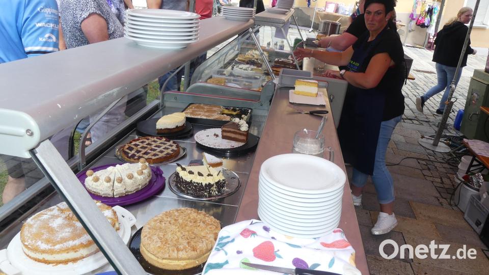 Das Kuchenbüfett lässt keine Wünsche offen. Bild: rn