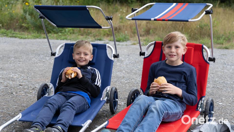 Relaxen beim Sommerfest des Städtischen Kinderhorts Erbendorf. Bild: rw