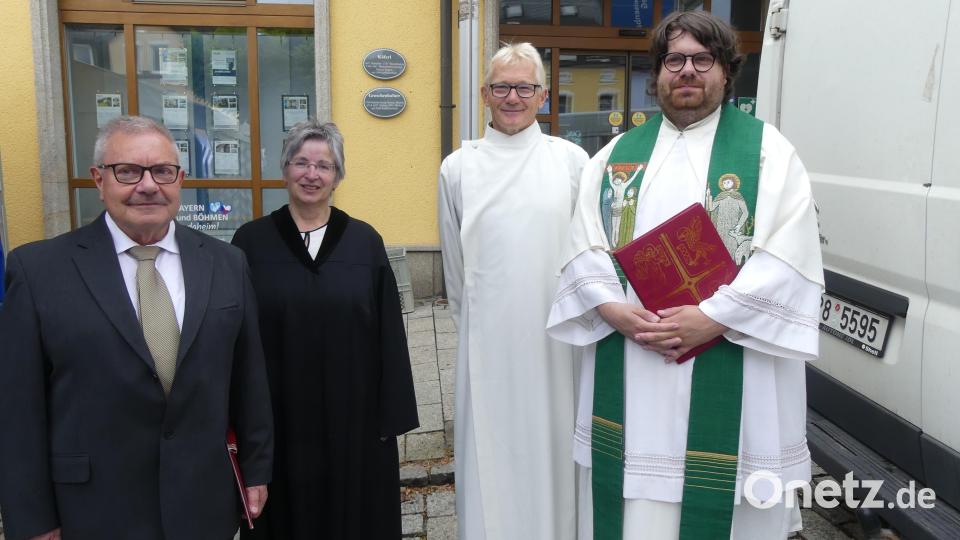 Den Gottesdienst gestalten (von rechts) Pfarrer Johannes Bosco Ernstberger, Pastoralreferent Alfred Kick, Pfarrerin Lydia Engelbracht und Lektor Knut Thielsen. Bild: rn
