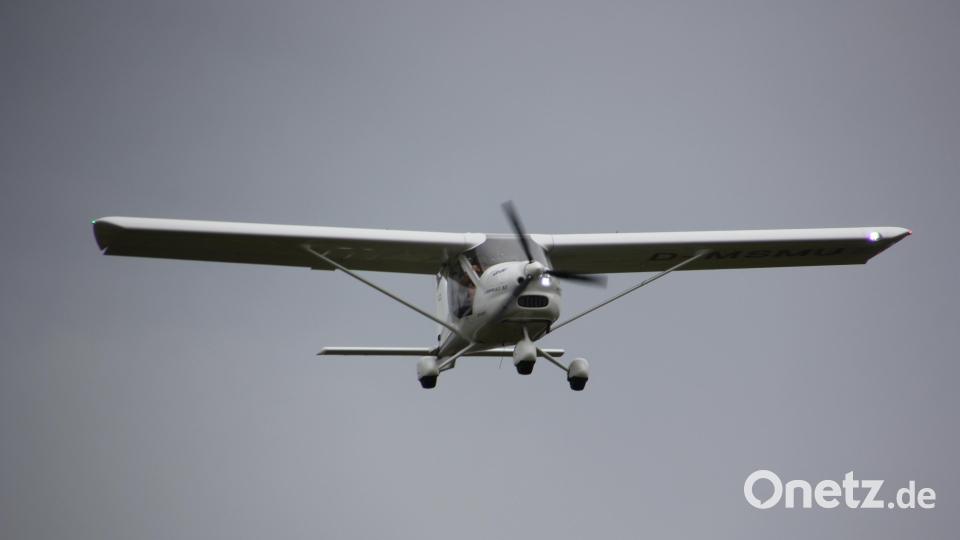 Beim Flugplatzfest in Tirschenreuth konnten Interessierte einen Flug mit einem Motorsegler machen. Bild: kro