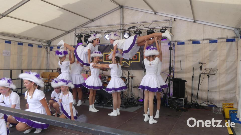 Die Jugendgarde der Faschingsgesellschaft stimmt auf die neue Session ein. Bild: rn
