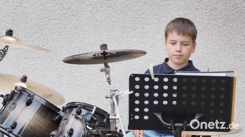 Schlagzeug-Schüler Marlon trug die &quot;Spring-Break-Polka&quot; vor. Bild: sak